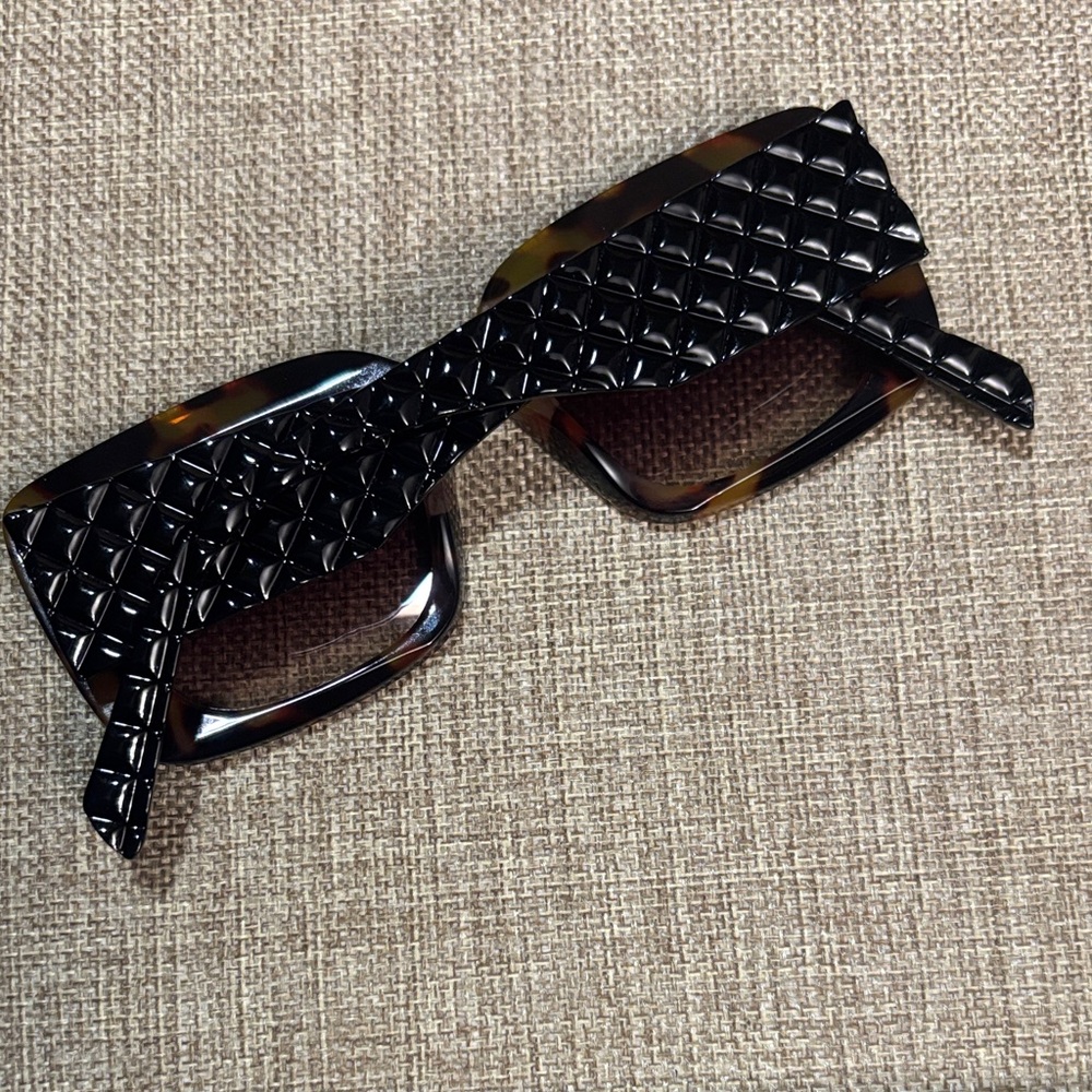 Tortoise Shell Square Sunglasses - Picture 3 of 3